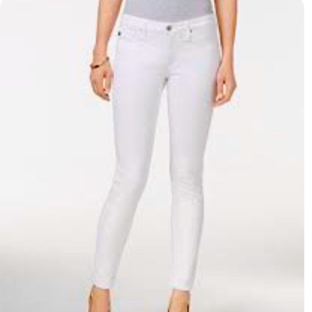 Great Condition AG LEGGING ANKLE SUPER SKINNY JEANS IN WHITE SIZE 27